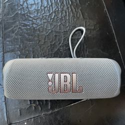 JBL Flip 6 - Waterproof Portable Bluetooth Speaker, Powerful Sound and deep bass, IPX7 Waterproof, 12 Hours of Playtime with Megen Hardshell Case - Gr