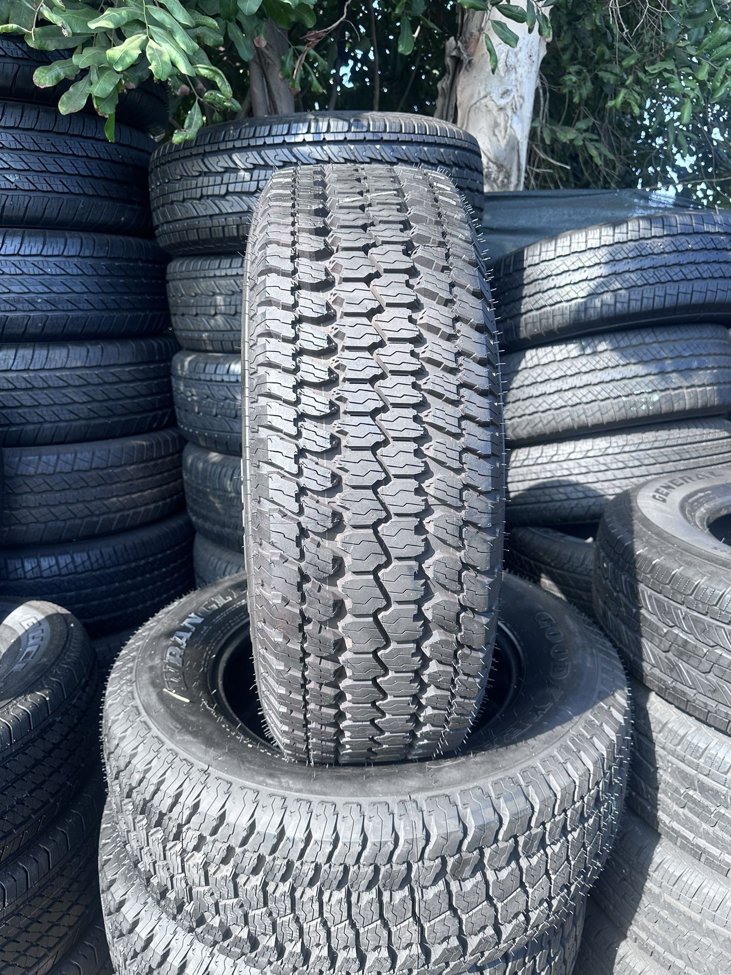 Set Of Four Semi New Goodyear Wrangler LT275/65/18 98% TREAD LIFE 