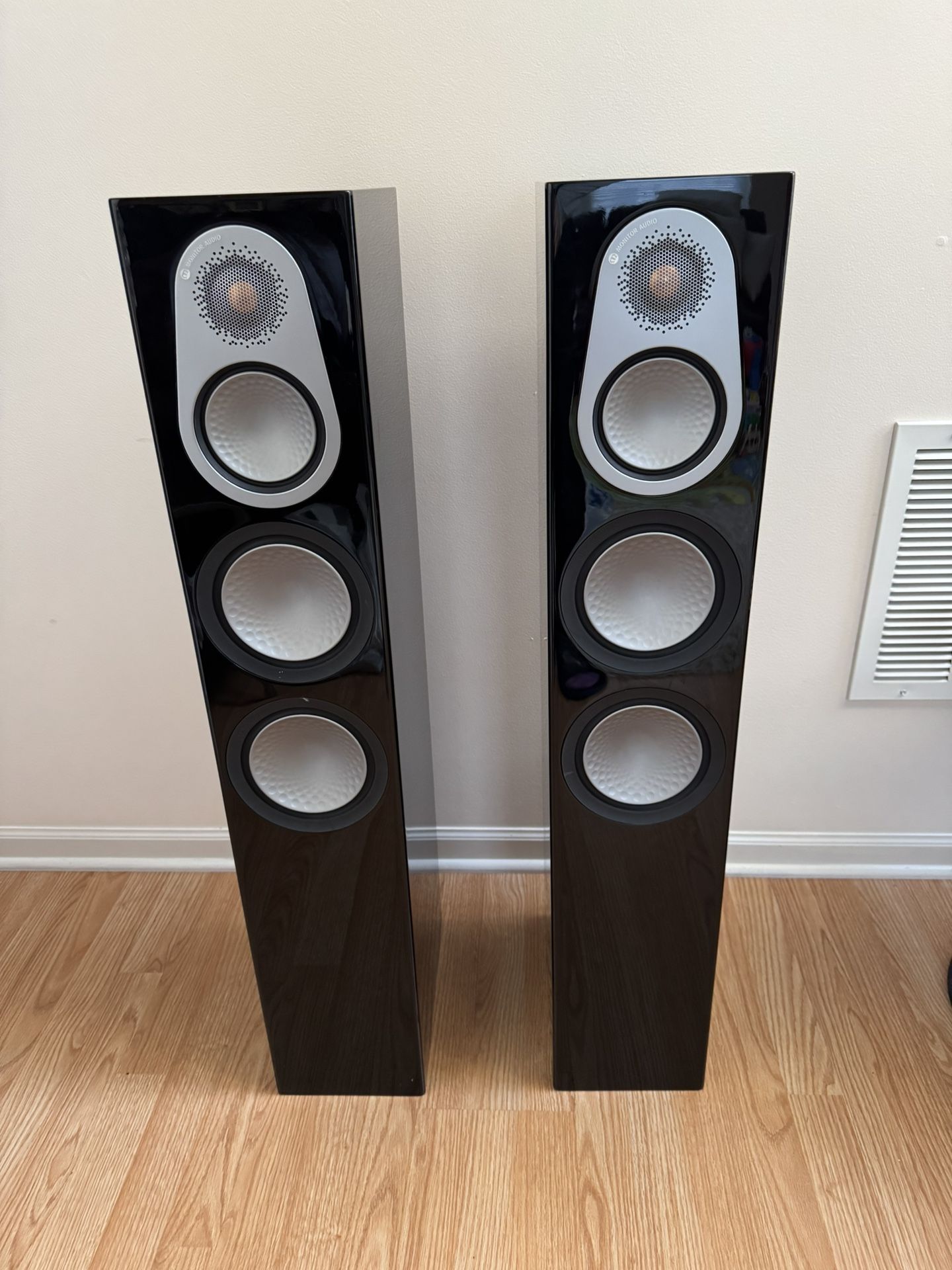 Monitor Audio Silver 300 High Gloss Black Audiophile floor-standing speakers