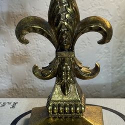 Decorative Gold-Finished Fleur -De-Lis Finial with Artichoke Top