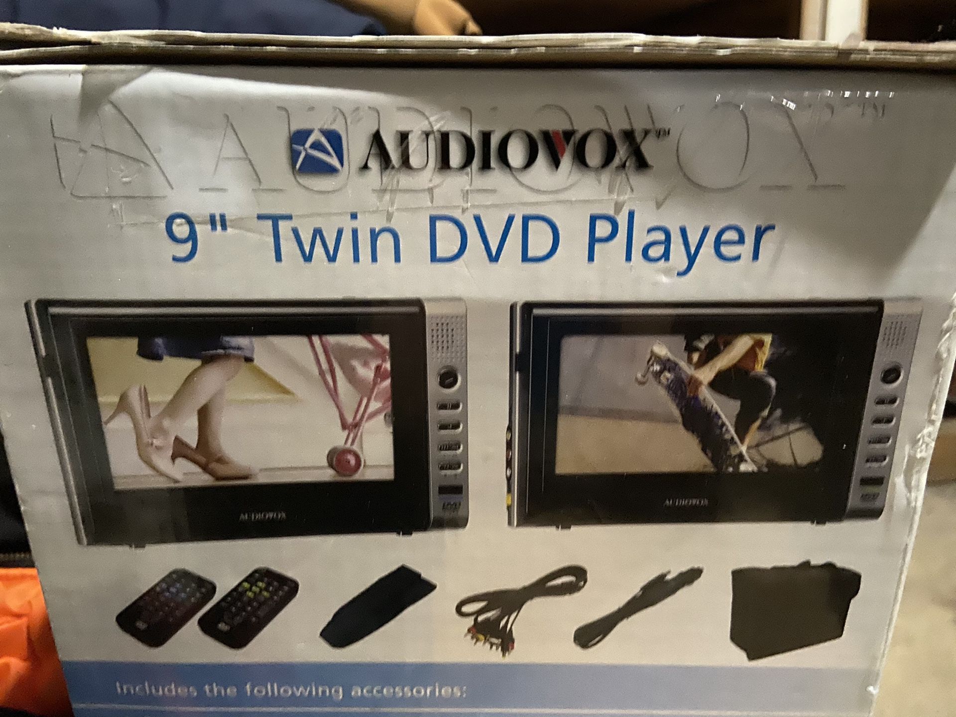 DVD player 9” TV