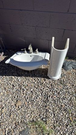 White Bathroom Pedestal Sink With Faucet.  Good Condition 