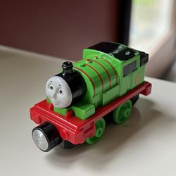 Thomas & Friends Percy Take-N-Play Green Diecast Car 2013 Round Magnets