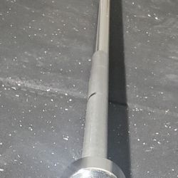 New Olympic 7ft 45 Pound Barbell. Includes Clips