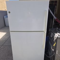 Whiet And Black Refrigerator