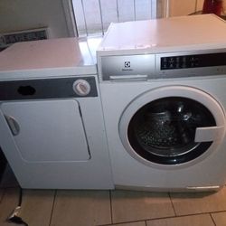Electrolux Washer And Dryer 110 Volts 24 Wide 