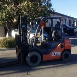 5K Warehouse Forklift - 5,000 # Pound - 2015 Toyota 8FGU25