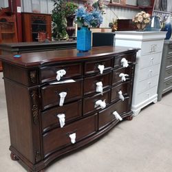 Dressers / Cajoneras