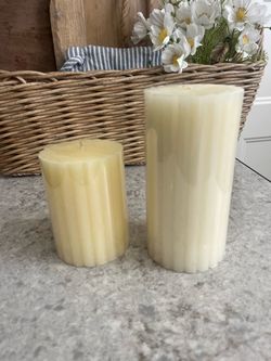 New set of 2 Hearth and Hand candles $10