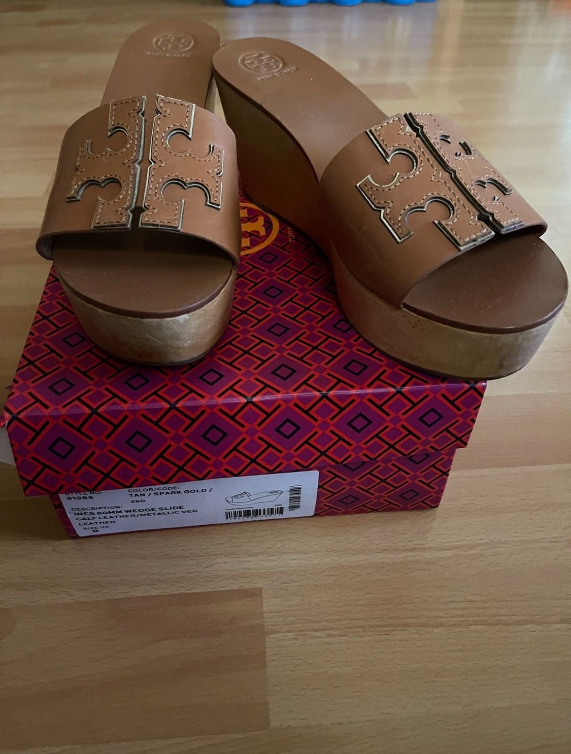 Tory Burch Wedge Size 9