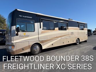 FREIGHTLINER FLEETWOOD BOUNDER 38S CUSTOM CHASSIS