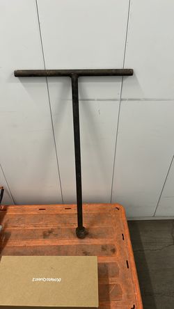 T wrench for water main