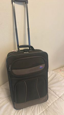 Suitcase carryon capacity 10 lb airline standard size