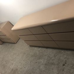 Port pieces bedroom set super heavy very strong good condition