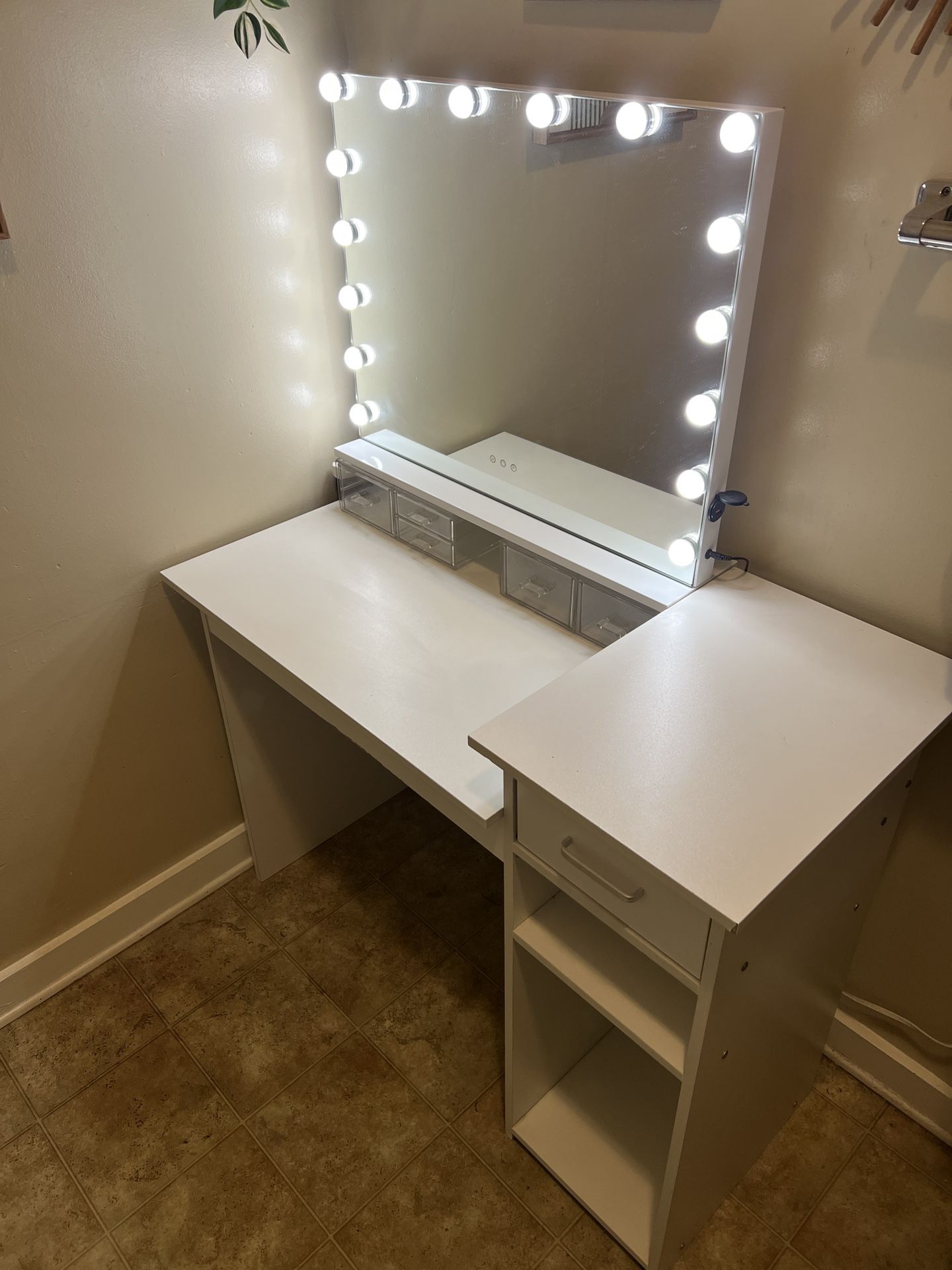 Vanity with Light Dimming Mirror