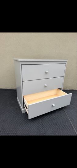 3 Drawer dresser/ baby/ nursery/ furniture/ dresser/ clothes/ tv stand/ New