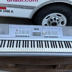 Yamaha DGX-203 Electronic Keyboard