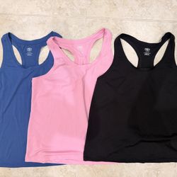 Women’s Athletic Works Tank Tops - Size L