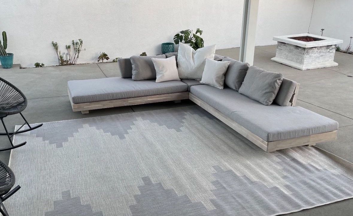 Patio Couch And Rug