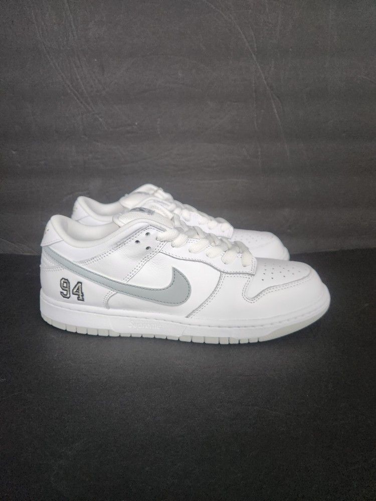 Nike SB Dunk Low
Supreme 94 White Metallic Silver