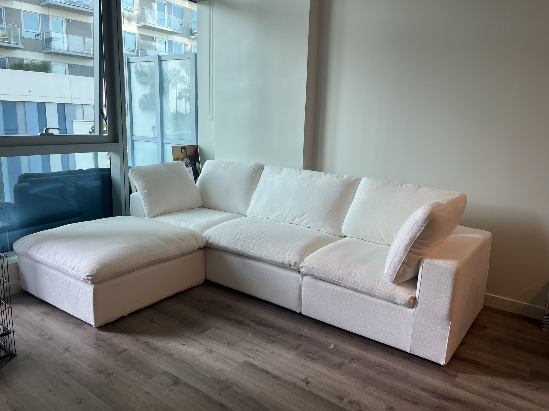 White Cloud 4pc Sectional Couch