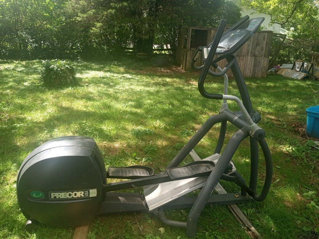 Precor Elliptical EFX556