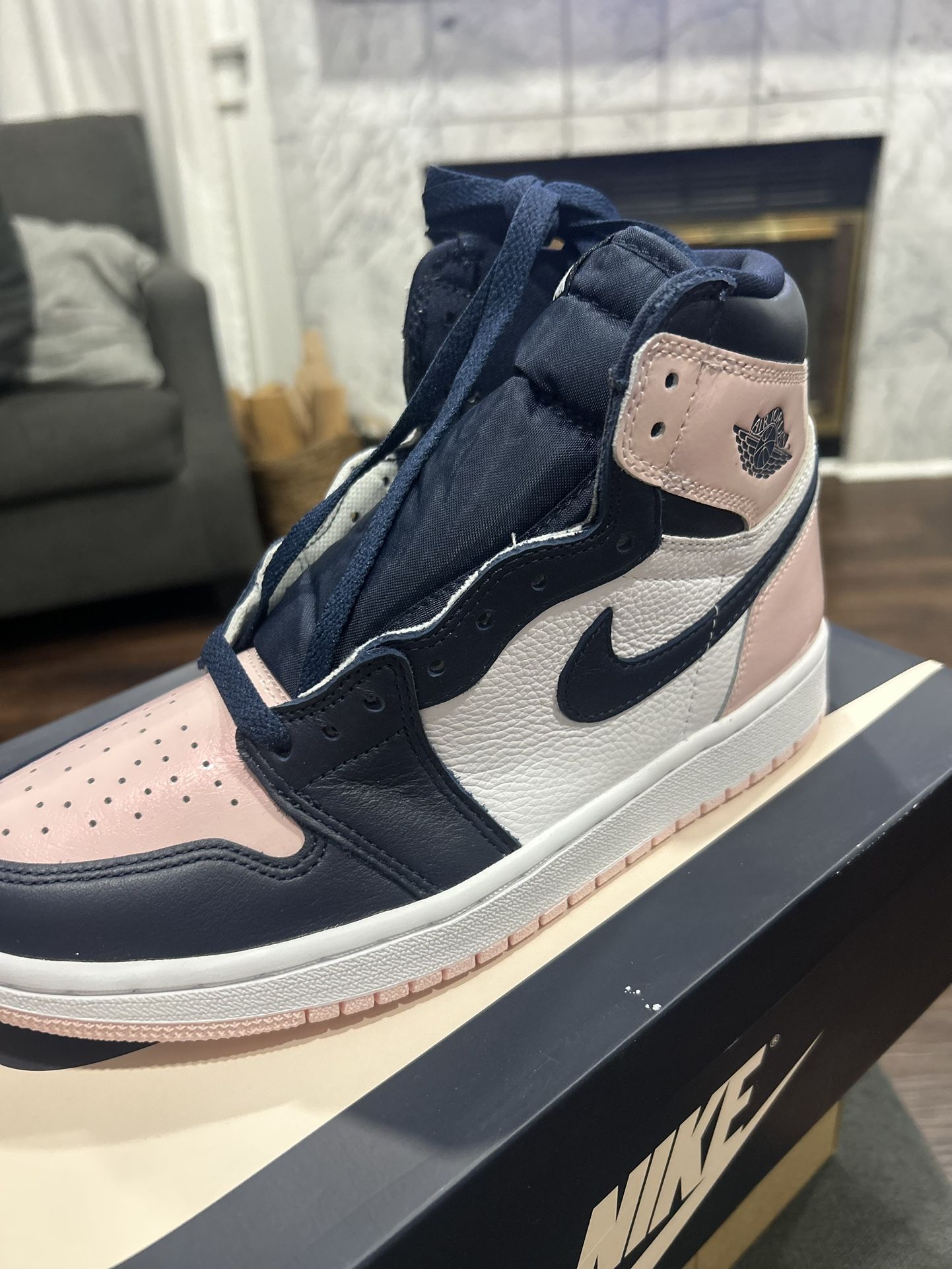 WMNS JORDAN 1 RETRO HIGH OG SE 'BUBBLE GUM'