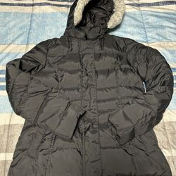 women’s medium Tommy puffer jacket with fur hood