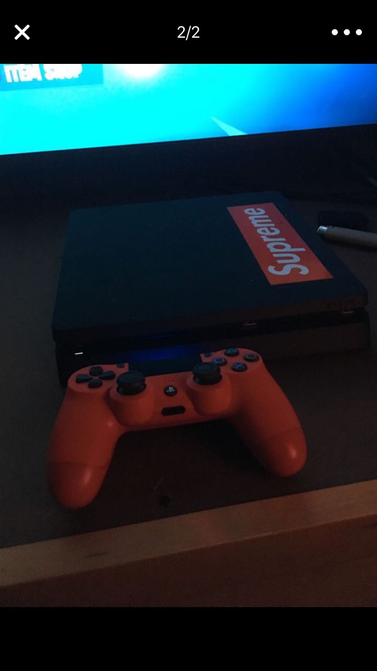 PS4 SLIM ! Great condition!