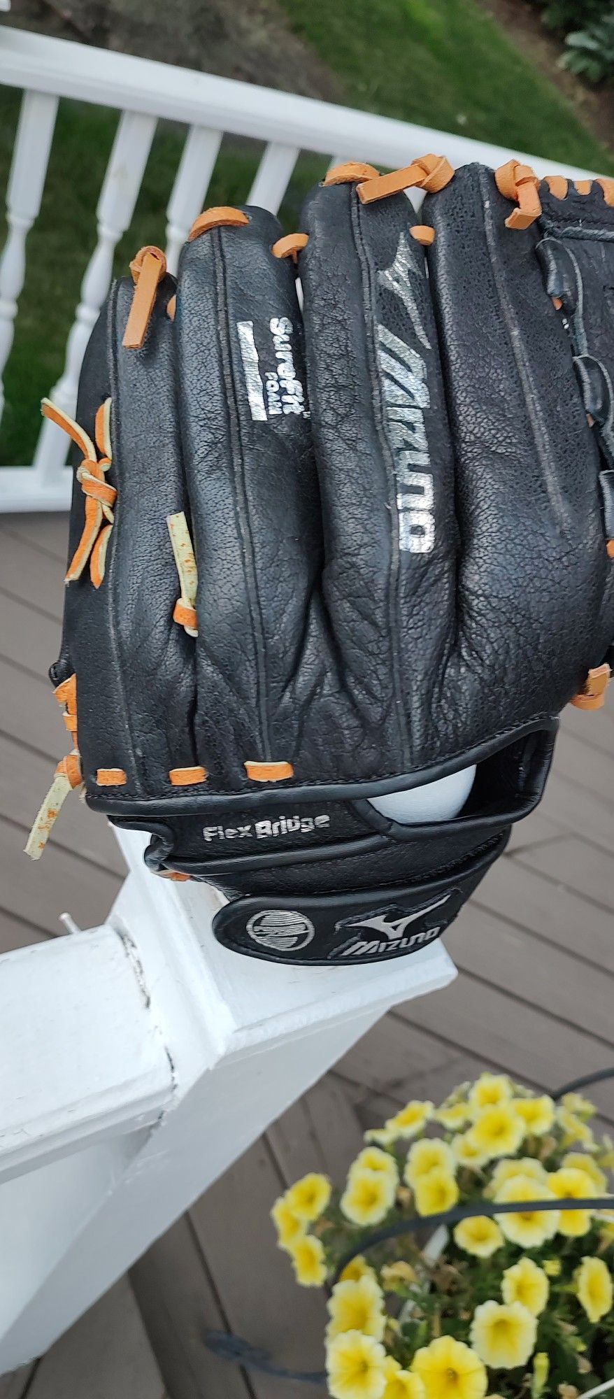 Mizuno Youth RH Baseball Glove