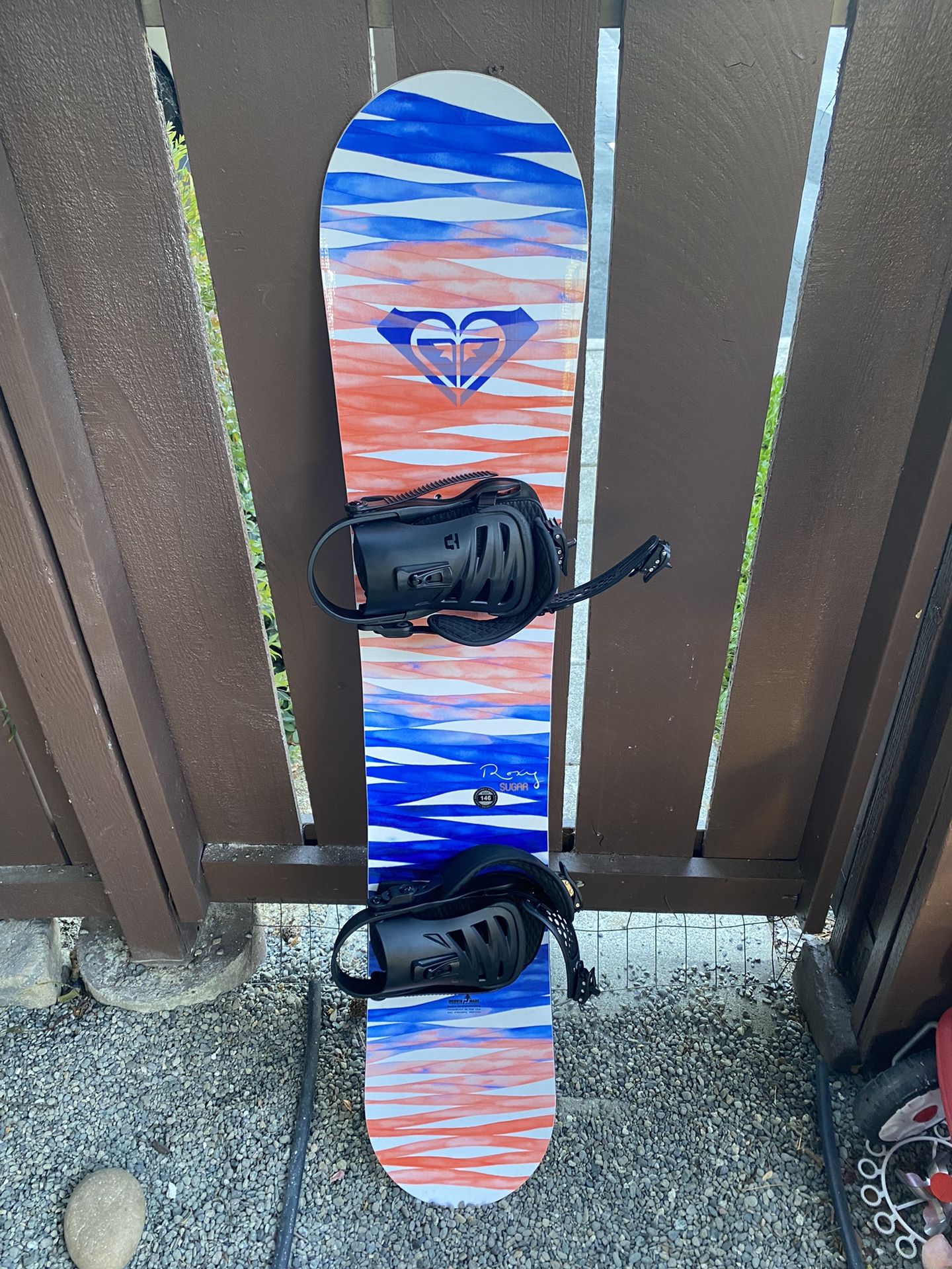 Roxy Sugar Snowboard With Dakine Bag