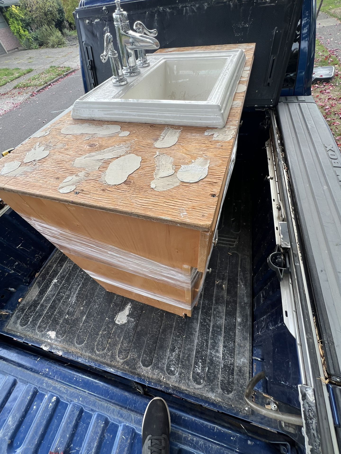 Bathroom Vanity With 6 Drawers. Solid Wood 48”