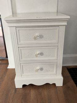 Touch of Class Nightstand – Carved Roses, Rose Knobs