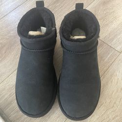 Black Ultra Mini Uggs