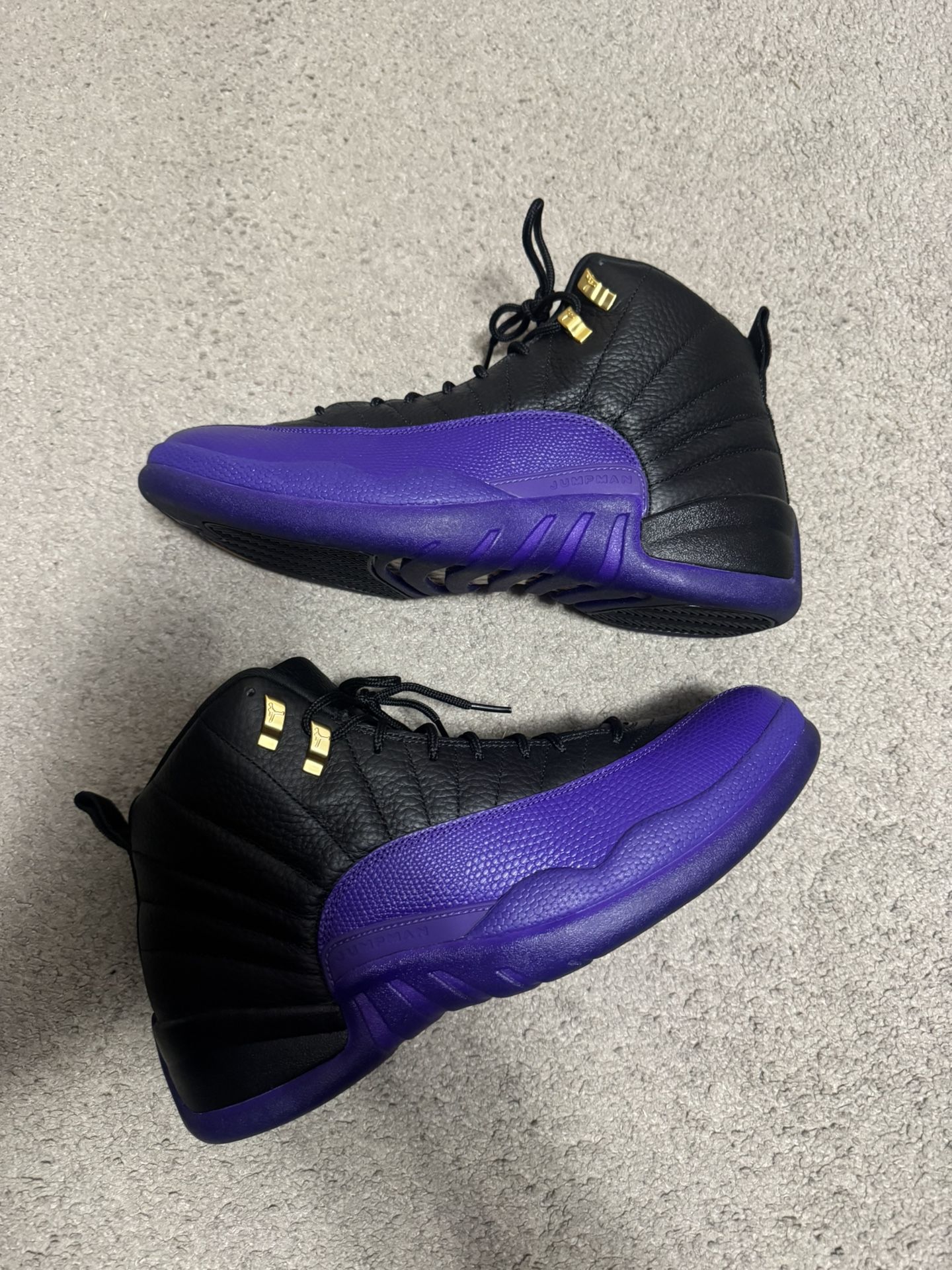 WORN ONCE JORDAN 12 PURPLE SIZE 12