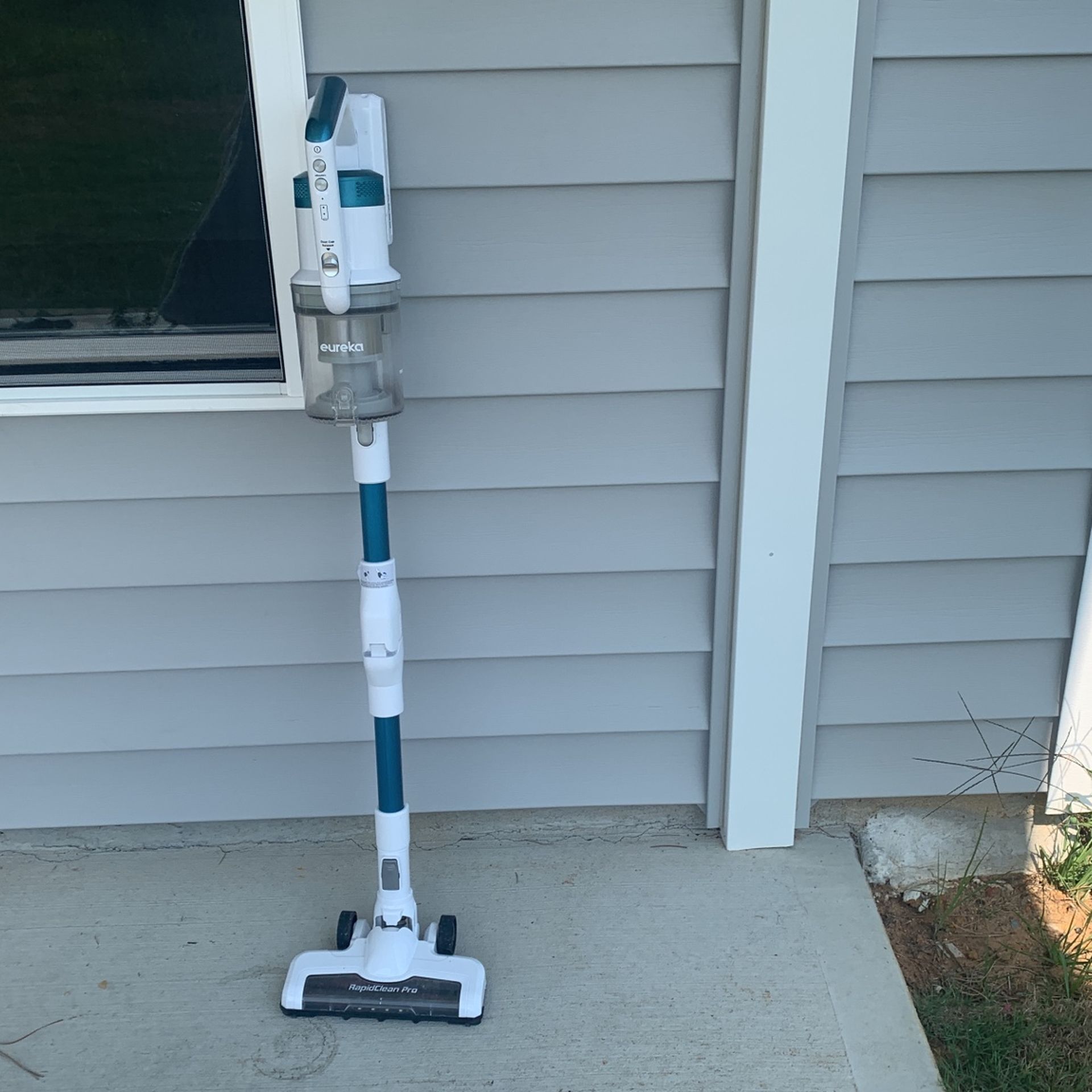 Euraka Fobes Wireless Hand Held Vaccume