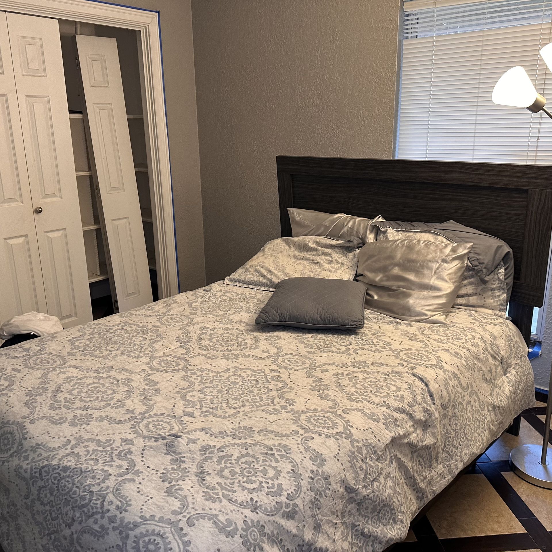 Full bed/ cama matrimonial