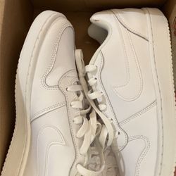 Women’s Nike Size 8