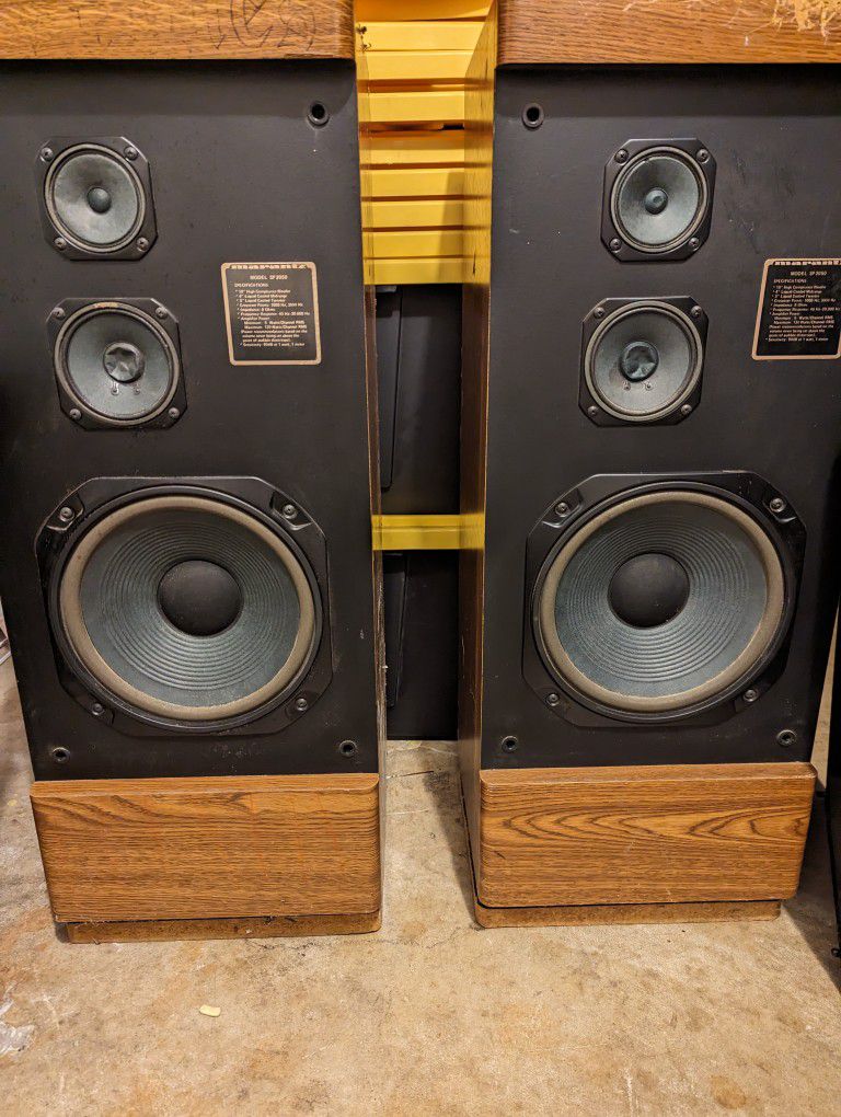 Marantz Floor tower speakers