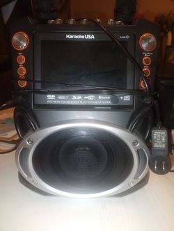 Karaoke USA DVD/Bluetooth Karaoke Machine