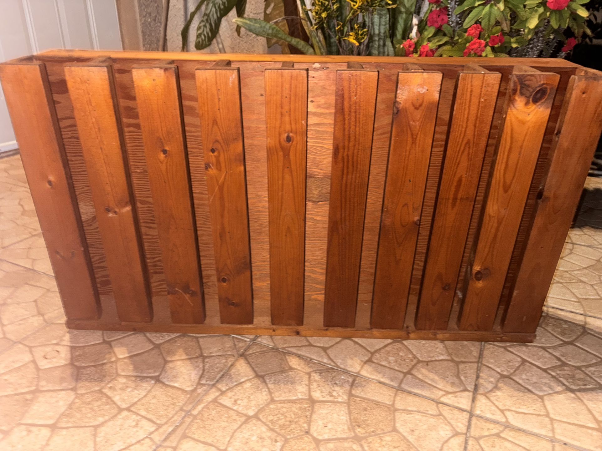 Hanging Wine Cup Holder, Great for Bar Areas / Estante para Copas, Perfecto para Bares