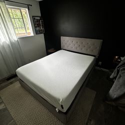 Queen Bed & Frame w/ Drawers!