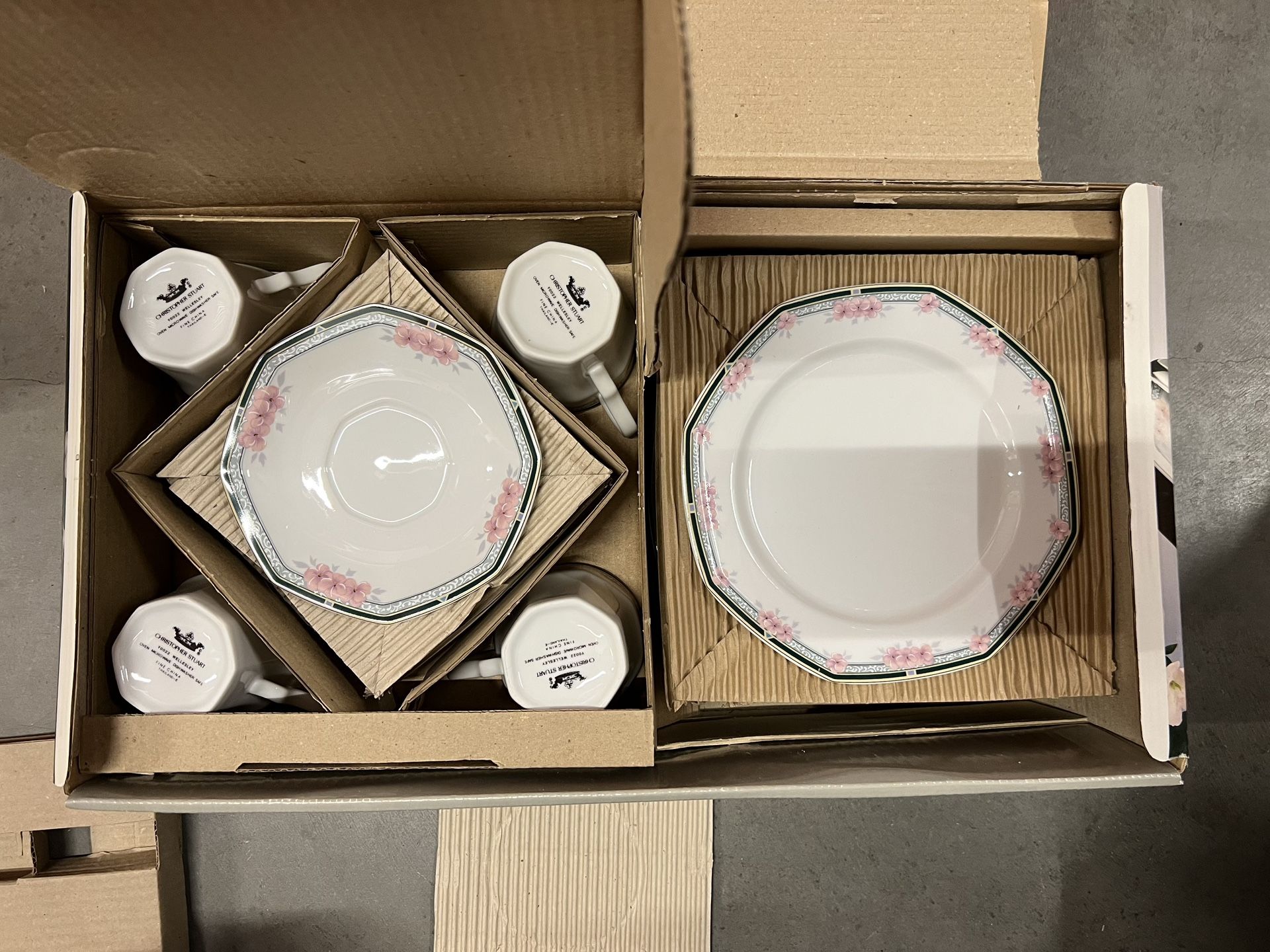 New Christopher Stuart WELLESLEY Y0022 Fine China Dinnerware 20 piece Set