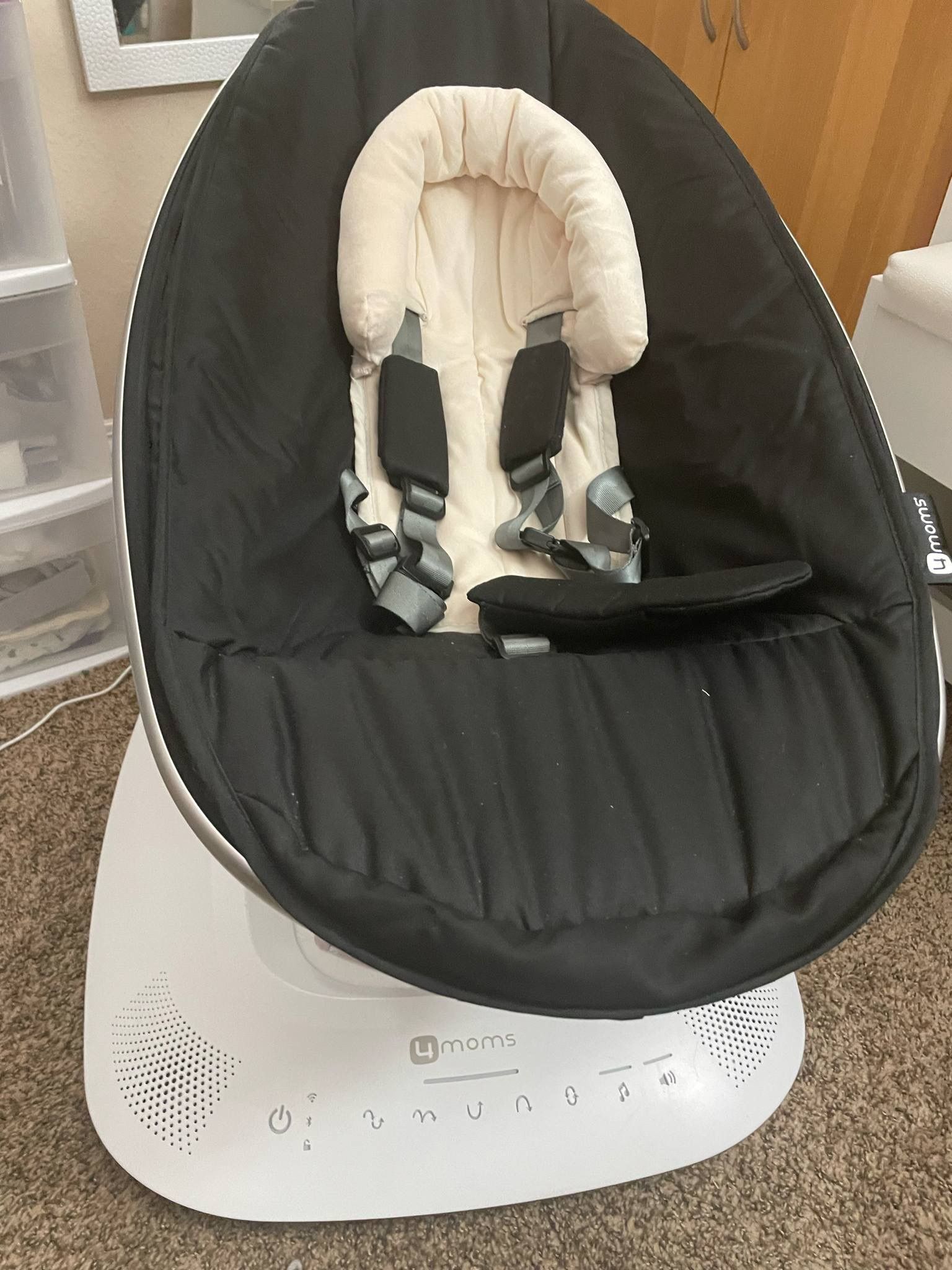 4moms MamaRoo Multi-Motion Baby Swing, Bluetooth Enabled with 5 Unique Motions, Black