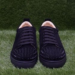 CHRISTIAN LOUBOUTIN JUNIOR SPIKES / RED BOTTOMS