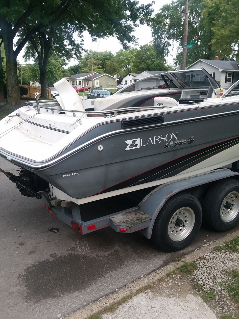 20 ft speed boat 1989 Larson Laser with trailer
