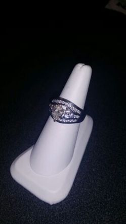 Beautiful wedding ring !