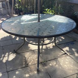 Mesa de patio con sombrilla