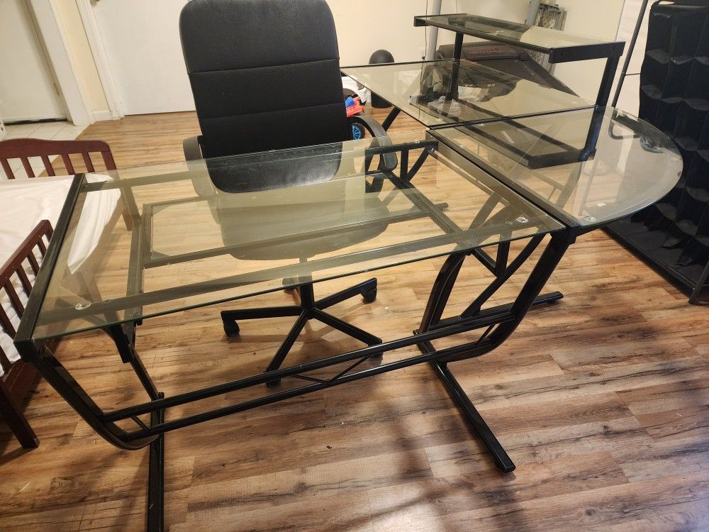 Computer desk with rolling chair