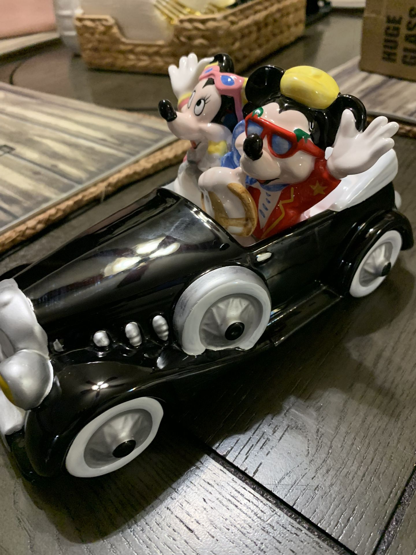 Micky And Manny Musical Car